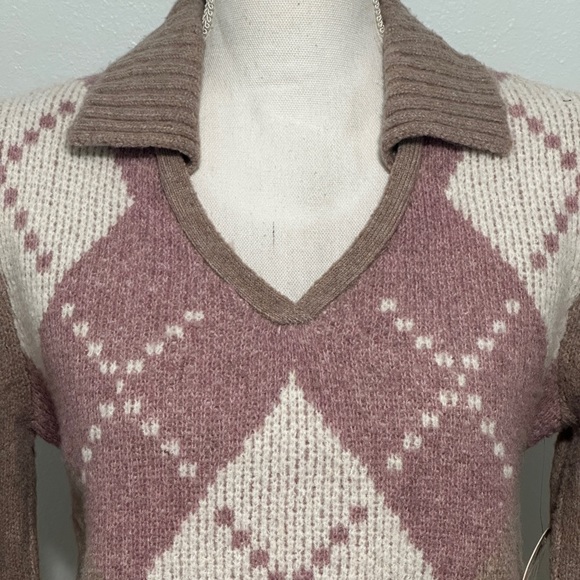 Jolie & Joy by FCT With Love Pink/Brown Plaid Print Vneck Collar Sweater NWT - Picture 5 of 6